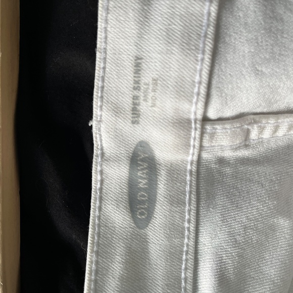 Old Navy Ladies White Super Skinny Mid-Rise Ankle Jeans, size 20 - Picture 7 of 10